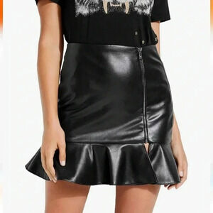 GUESS Black Faux Leather Ruffle-Hem Mini Skirt